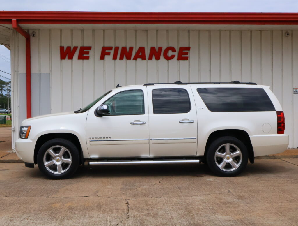 2012 WHITE CHEVROLET SUBURBAN SUV 4-DR
