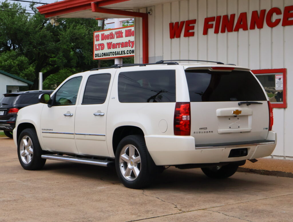 2012 WHITE CHEVROLET SUBURBAN SUV 4-DR