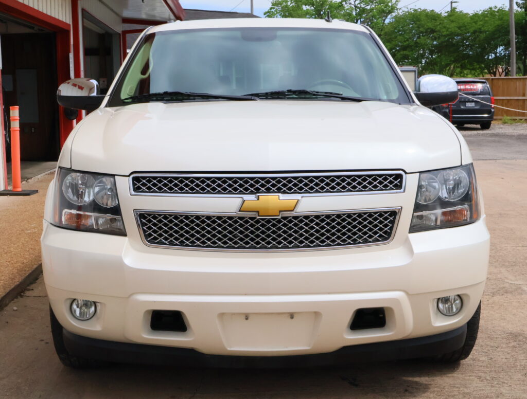 2012 WHITE CHEVROLET SUBURBAN SUV 4-DR