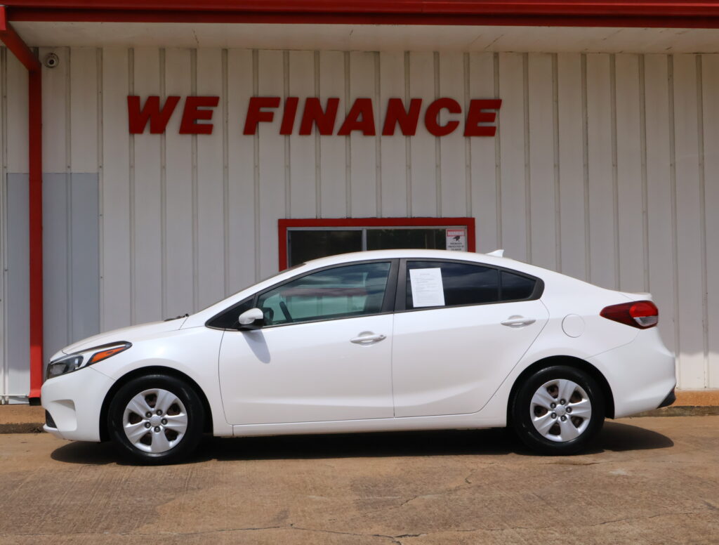 2017 WHITE KIA FORTE SEDAN 4-DR