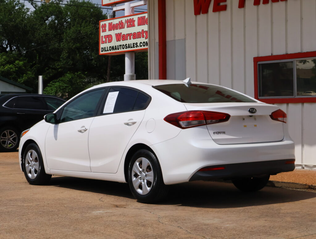 2017 WHITE KIA FORTE SEDAN 4-DR