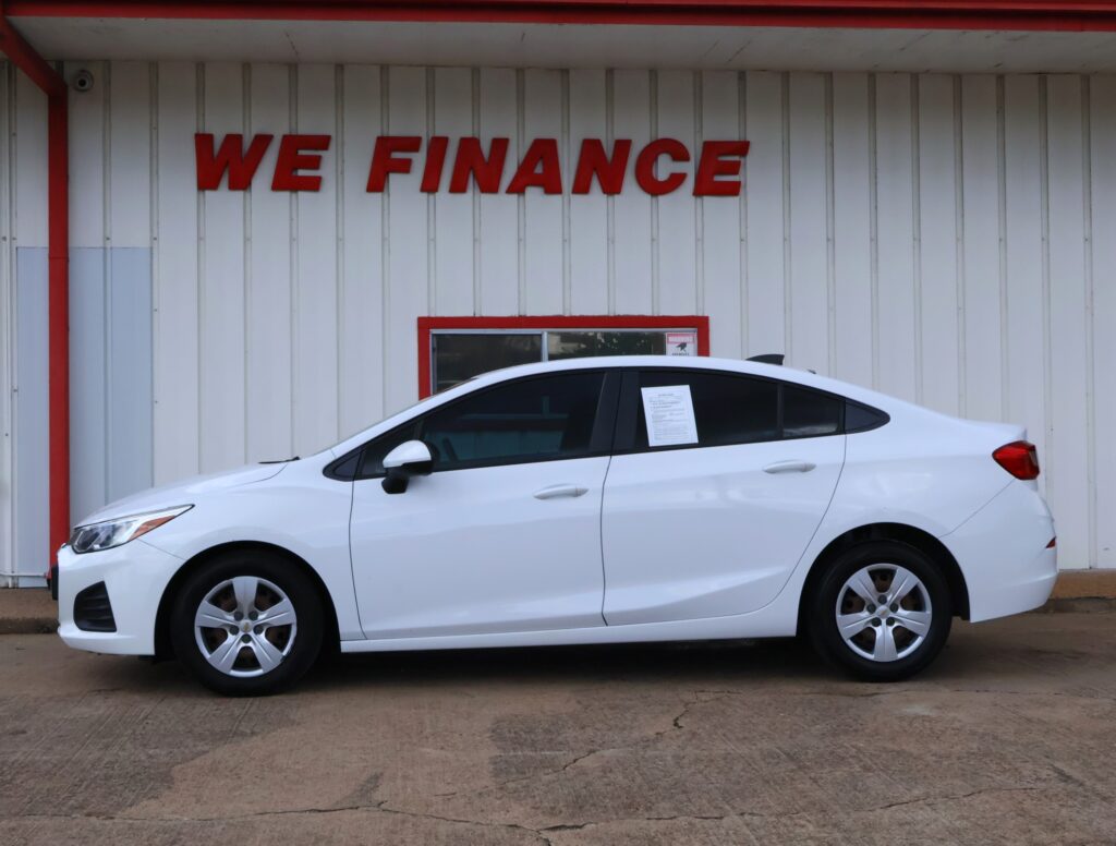 2019 WHITE CHEVROLET CRUZE SEDAN 4-DR