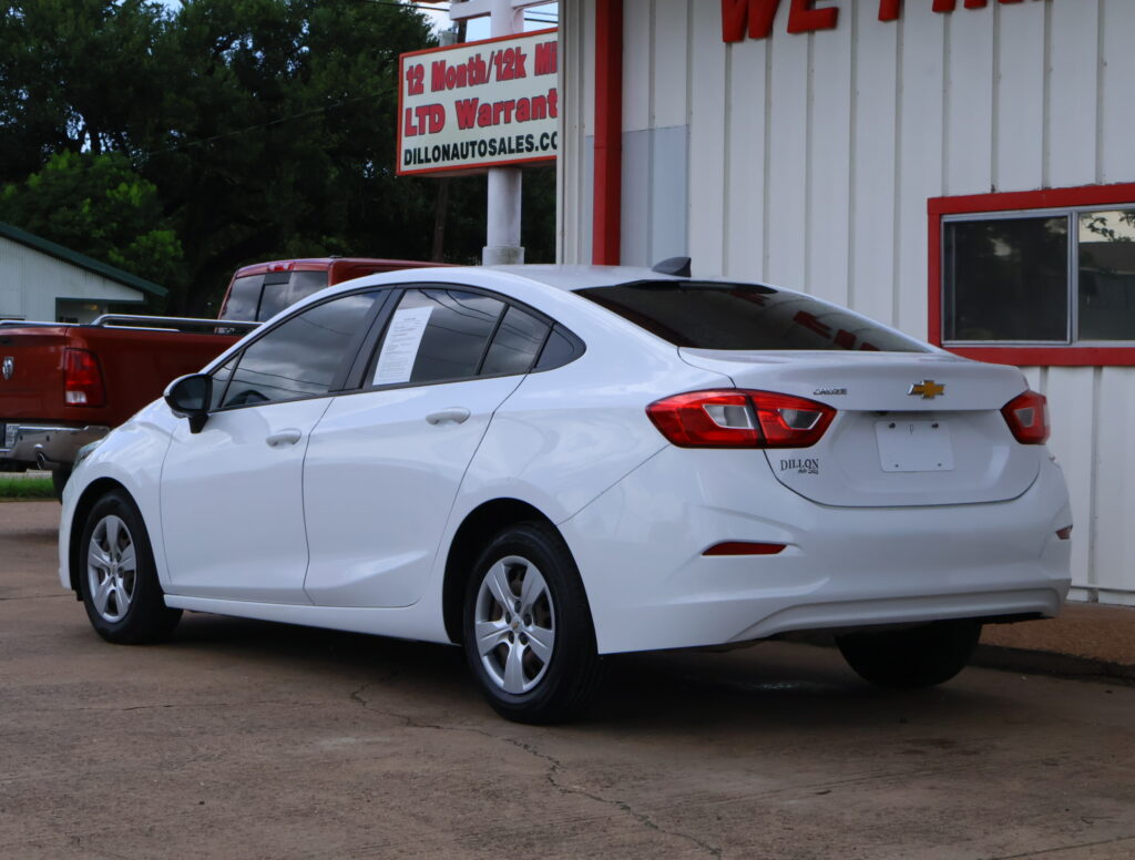 2019 WHITE CHEVROLET CRUZE SEDAN 4-DR