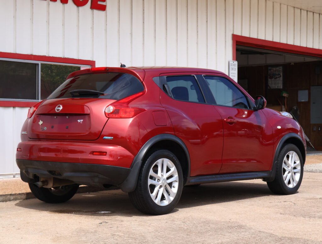 2013 MAROON NISSAN JUKE SUV 4-DR