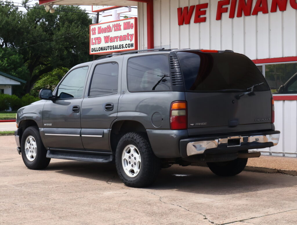 2002 GRAY CHEVROLET TAHOE SUV 4-DR