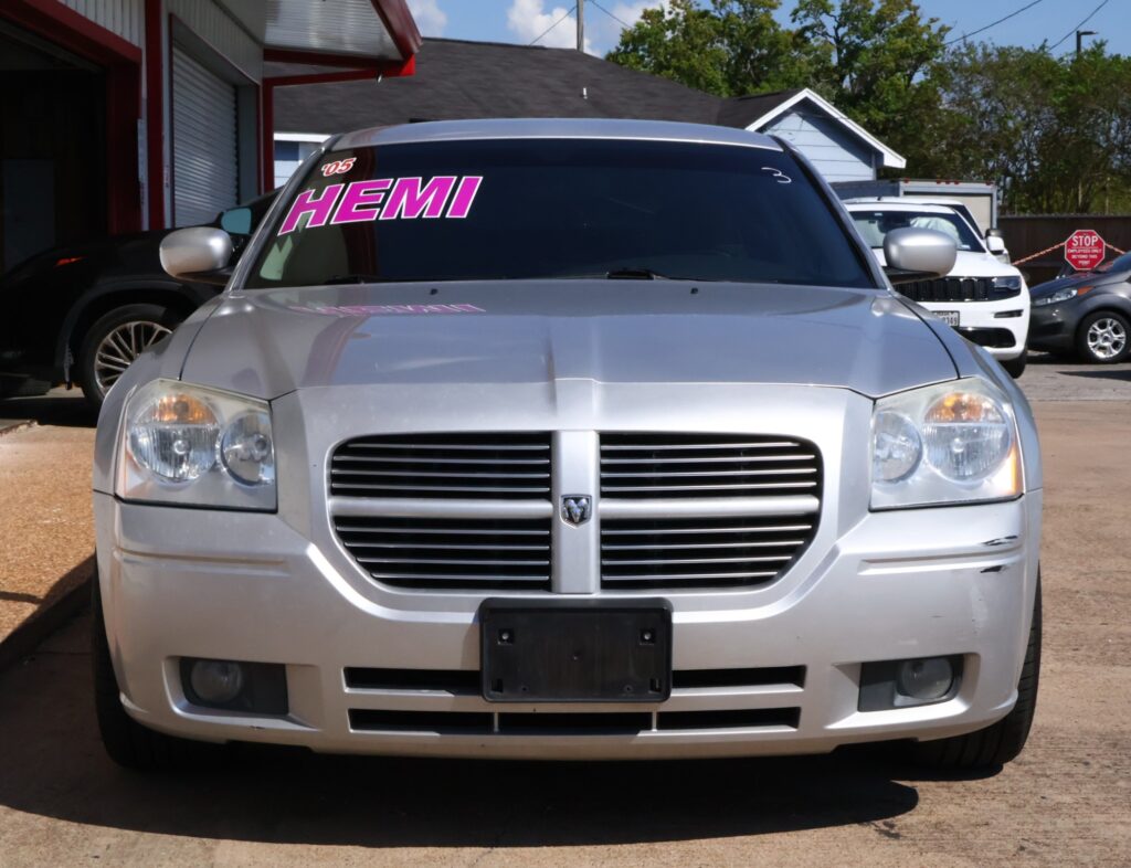 2005 SILVER DODGE MAGNUM WAGON 4-DR