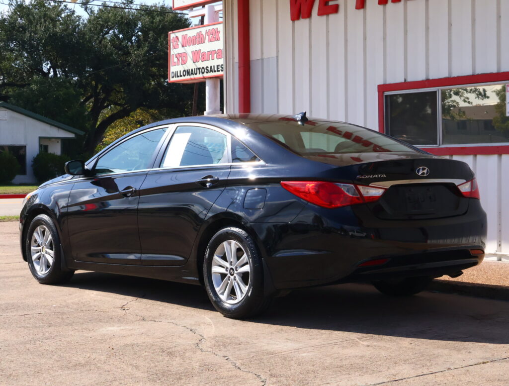 2013 BLACK HYUNDAI SONATA SEDAN 4-DR