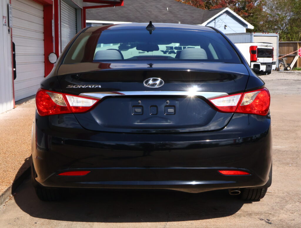 2013 BLACK HYUNDAI SONATA SEDAN 4-DR