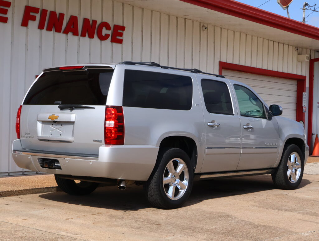 2012 SILVER CHEVROLET SUBURBAN SUV 4-DR
