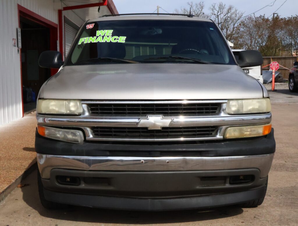 2005 SILVER CHEVROLET TAHOE SUV 4-DR
