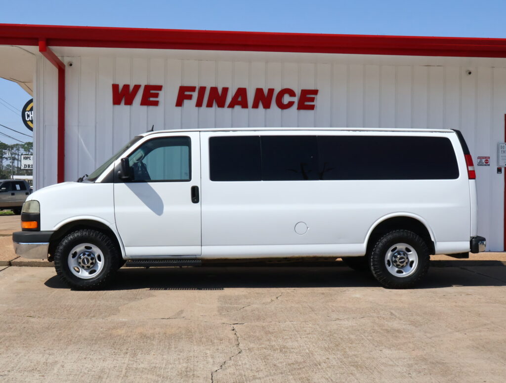 2014 WHITE GMC SAVANA EXT SPORTS VAN