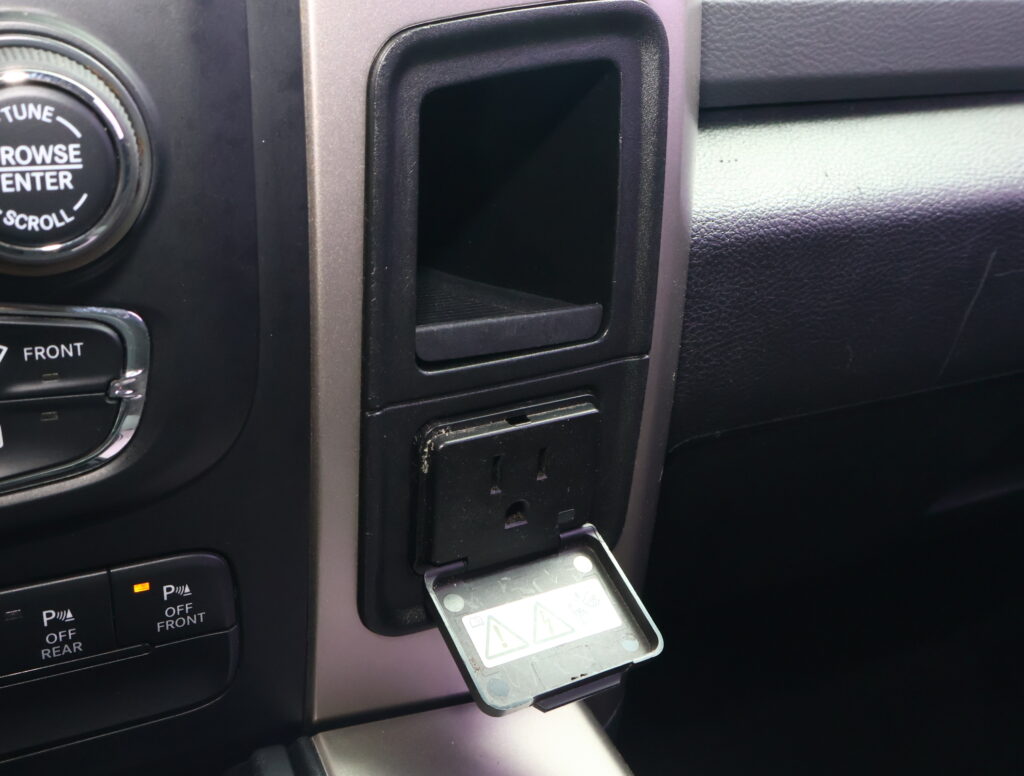 2011 SILVER JEEP LIBERTY SUV 4-DR