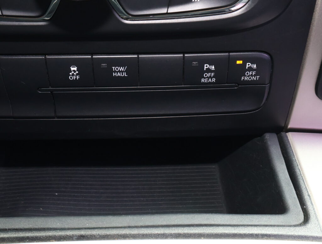 2011 SILVER JEEP LIBERTY SUV 4-DR