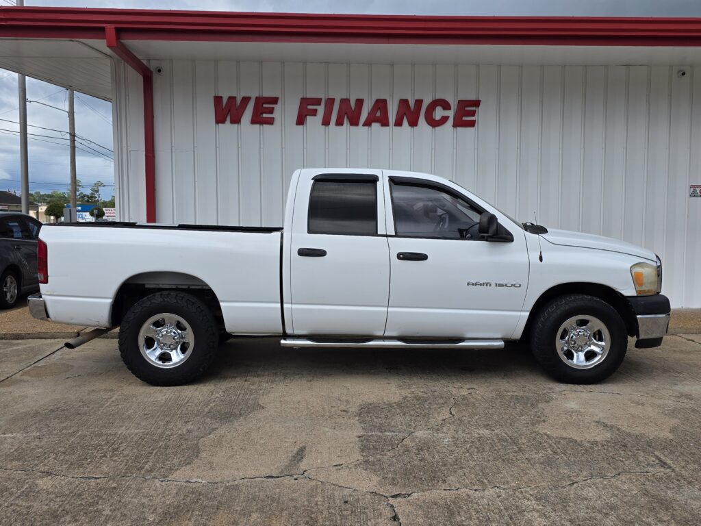 2006 WHITE DODGE RAM 1500 CREW CAB PICKUP 4-DR