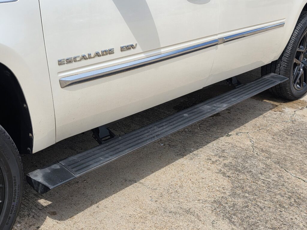 2013 WHITE CADILLAC ESCALADE SUV 4-DR