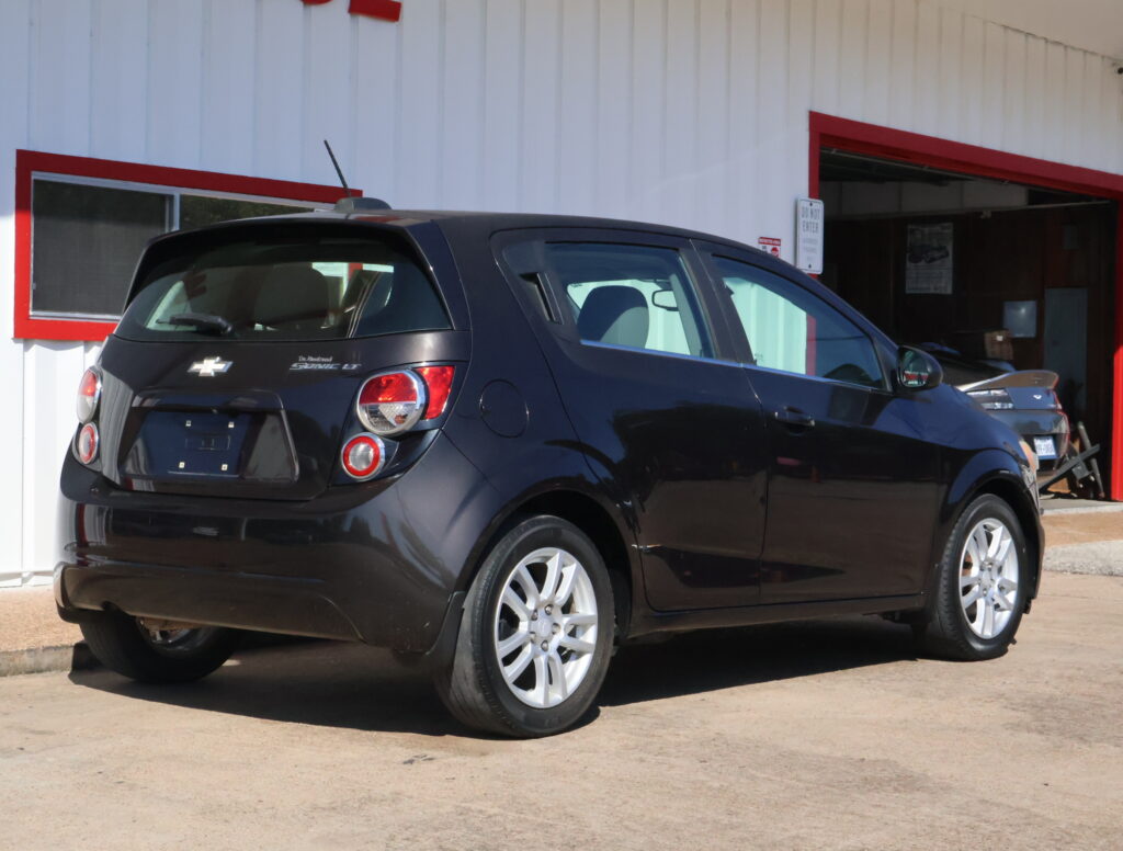 2016 BLACK CHEVROLET SONIC HATCHBACK 4-DR